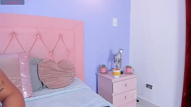 Kendall Rous  online show from April 8, 2026, 1:22 pm