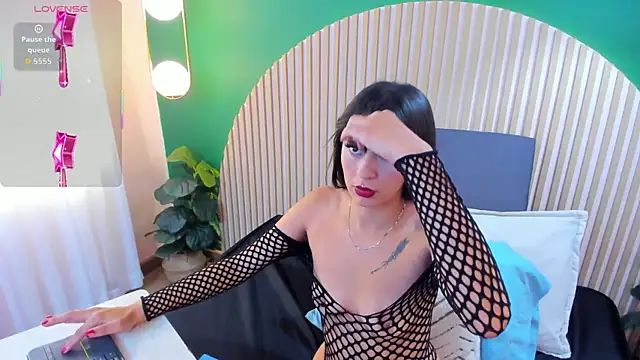 Alicecoule  online show from April 30, 2026, 11:38 am