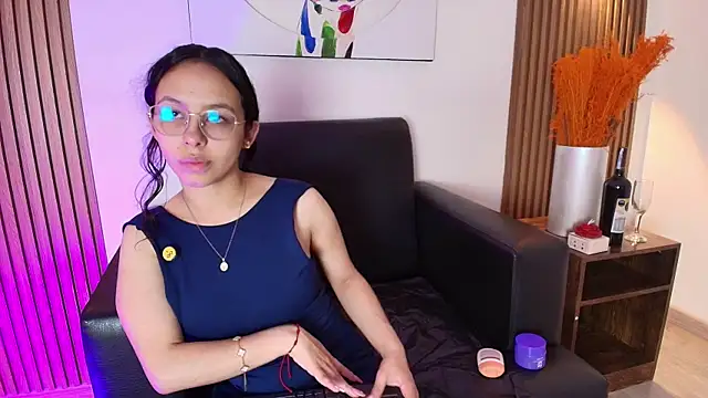 Snapshot of DaphneValucci chatting on May 1, 2026, 8:46 pm DaphneValucci online show from May 1, 2026, 8:46 pm