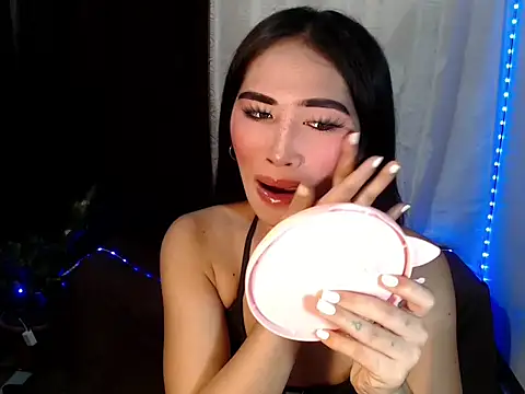 Snapshot of urasiankylie chatting on June 9, 2026, 5:35 pm urasiankylie online show from June 9, 2026, 5:35 pm