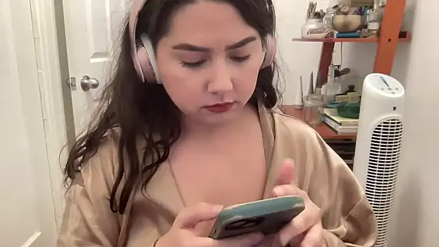 Snapshot of ariaxm00n chatting on May 6, 2026, 7:41 pm ariaxm00n online show from May 6, 2026, 7:41 pm