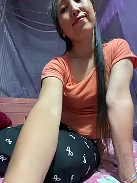 Snapshot of Huonglyna chatting on April 15, 2026, 2:13 pm Huonglyna online show from April 15, 2026, 2:13 pm