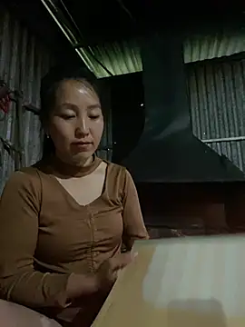 Snapshot of Huonglyna chatting on May 1, 2026, 2:27 am Huonglyna online show from May 1, 2026, 2:27 am