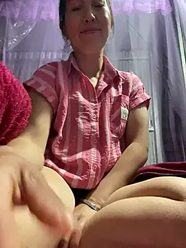 Snapshot of Huonglyna chatting on May 3, 2026, 3:29 pm Huonglyna online show from May 3, 2026, 3:29 pm