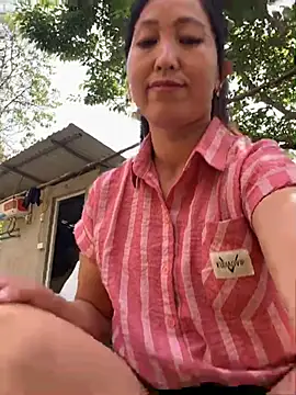 Snapshot of Huonglyna chatting on May 7, 2026, 1:55 am Huonglyna online show from May 7, 2026, 1:55 am