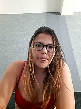 Snapshot of maitresseLili chatting on May 11, 2026, 10:21 am maitresseLili online show from May 11, 2026, 10:21 am