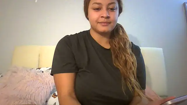 Snapshot of madzbailey chatting on April 19, 2026, 4:28 pm madzbailey online show from April 19, 2026, 4:28 pm