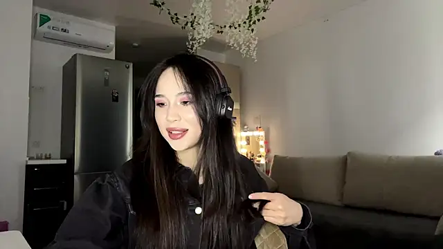 Snapshot of Elizabetswan chatting on April 14, 2026, 11:49 am Elizabetswan online show from April 14, 2026, 11:49 am