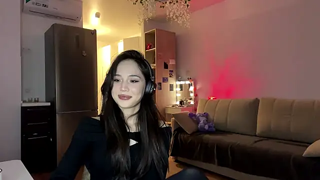 Snapshot of Elizabetswan chatting on April 18, 2026, 10:43 pm Elizabetswan online show from April 18, 2026, 10:43 pm