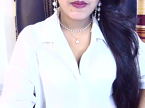 Snapshot of Noor_Zarin chatting on May 5, 2026, 8:28 pm Noor Zarin online show from May 5, 2026, 8:28 pm