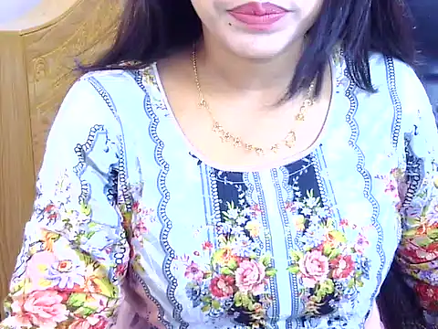 Snapshot of Noor_Zarin chatting on June 15, 2026, 11:51 pm Noor Zarin online show from June 15, 2026, 11:51 pm