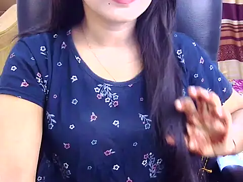 Snapshot of Noor_Zarin chatting on July 1, 2026, 11:37 pm Noor Zarin online show from July 1, 2026, 11:37 pm