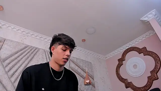 DamiaanXx online show from April 8, 2026, 12:38 pm