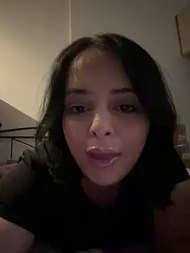 MiaKittyx0 online show from May 8, 2026, 1:38 pm