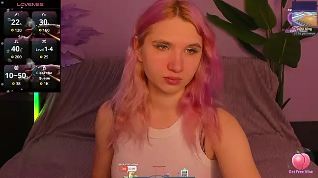 Snapshot of Kitty_Blondie chatting on April 14, 2026, 2:39 am Kitty Blondie online show from April 14, 2026, 2:39 am