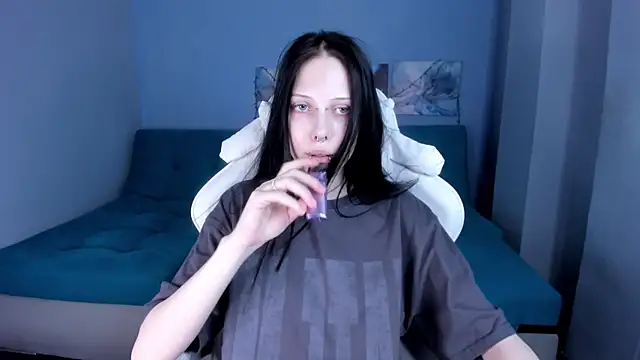 Snapshot of SugarBunny18 chatting on July 9, 2026, 5:11 am SugarBunny18 online show from July 9, 2026, 5:11 am
