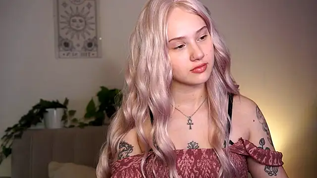 Snapshot of petite_temptresss chatting on April 18, 2026, 4:00 pm petite temptresss online show from April 18, 2026, 4:00 pm
