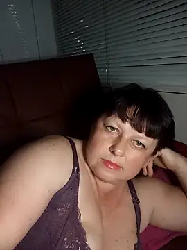 Snapshot of AuroKaria chatting on May 11, 2026, 5:43 pm AuroKaria online show from May 11, 2026, 5:43 pm