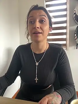 Isabella varella- online show from May 11, 2026, 1:39 pm