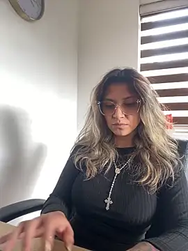 Isabella varella- online show from May 11, 2026, 2:56 pm