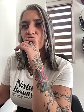 Isabella varella- online show from May 15, 2026, 1:29 pm