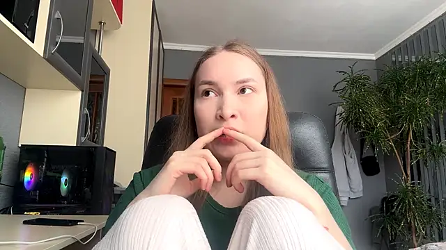 Milaissocute online show from April 28, 2026, 10:09 am