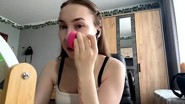 Milaissocute online show from May 16, 2026, 9:06 am