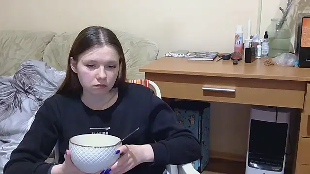 JessicaHolland1 online show from May 1, 2026, 8:35 pm