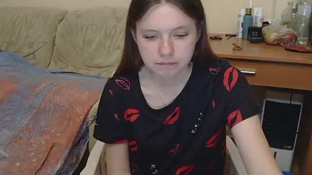 JessicaHolland1 online show from May 13, 2026, 7:11 pm