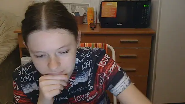 Snapshot of JessicaHolland1 chatting on July 5, 2026, 6:37 pm JessicaHolland1 online show from July 5, 2026, 6:37 pm