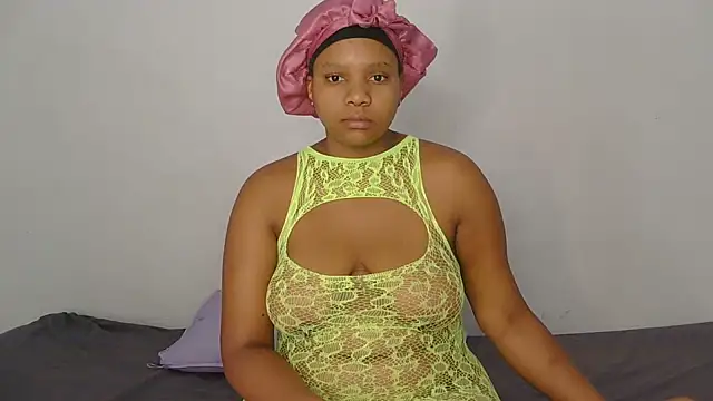Snapshot of SlipperyLipsX chatting on June 7, 2026, 7:34 am SlipperyLipsX online show from June 7, 2026, 7:34 am