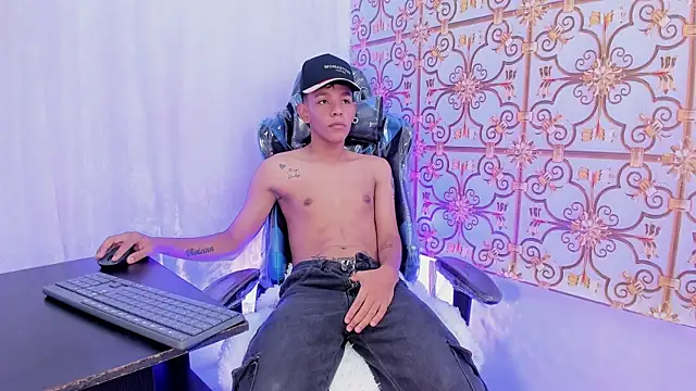 SlimLatino  online show from April 6, 2026, 12:50 pm