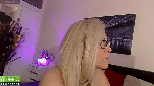 reeya71 online show from June 2, 2026, 2:13 am