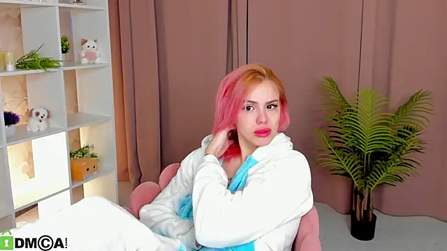 Hannah Mc kay online show from April 14, 2026, 1:28 pm