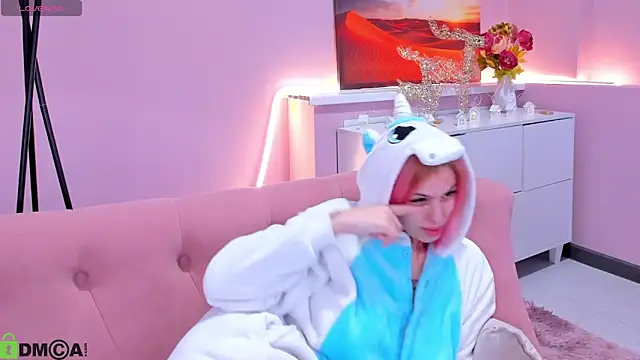 Hannah Mc kay online show from April 15, 2026, 1:29 pm