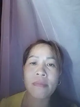 Snapshot of -Luni- chatting on May 21, 2026, 9:27 am -Luni- online show from May 21, 2026, 9:27 am