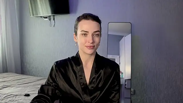 Snapshot of Kira__love1 chatting on May 18, 2026, 12:33 pm Kira love1 online show from May 18, 2026, 12:33 pm