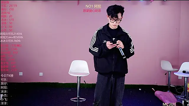 Snapshot of w-lucky02 chatting on May 2, 2026, 9:36 am w-lucky02 online show from May 2, 2026, 9:36 am