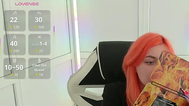 Snapshot of NightLeaf chatting on April 8, 2026, 1:11 pm NightLeaf online show from April 8, 2026, 1:11 pm