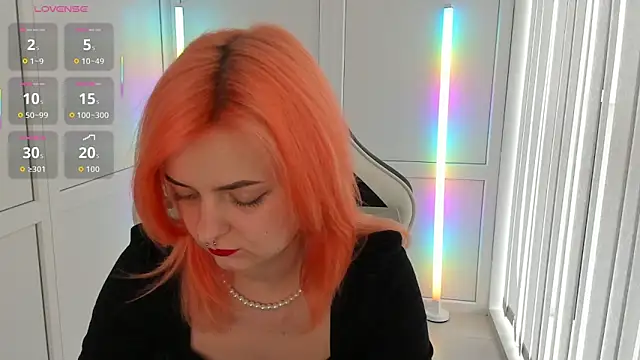 Snapshot of NightLeaf chatting on April 10, 2026, 1:16 pm NightLeaf online show from April 10, 2026, 1:16 pm