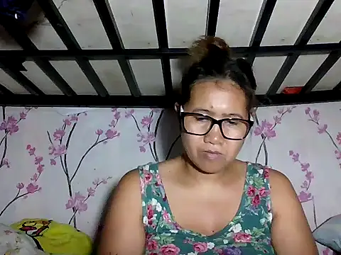 Snapshot of _SweetSmile chatting on April 15, 2026, 2:35 pm SweetSmile online show from April 15, 2026, 2:35 pm