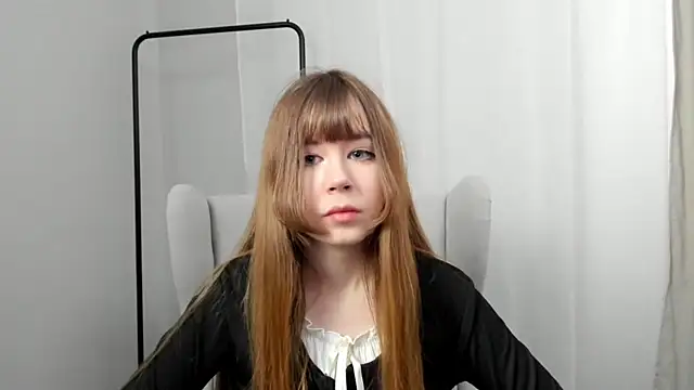 Snapshot of SadeHowen chatting on April 23, 2026, 1:35 pm SadeHowen online show from April 23, 2026, 1:35 pm