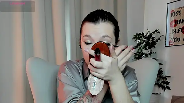 kirarogersss online show from April 10, 2026, 8:19 am