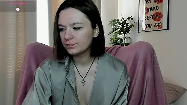 kirarogersss online show from April 11, 2026, 7:24 am