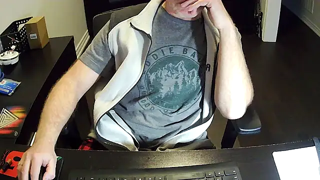 Shalun2000 online show from April 7, 2026, 11:59 pm