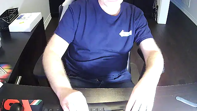 Shalun2000 online show from April 15, 2026, 10:54 pm