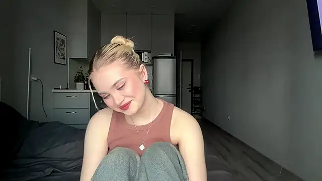 kirtova  online show from April 15, 2026, 10:11 am