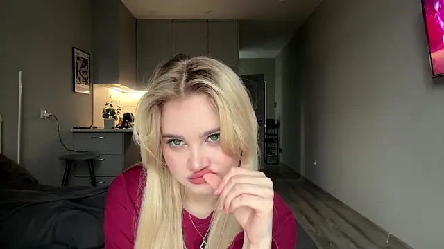 kirtova  online show from April 18, 2026, 9:13 am