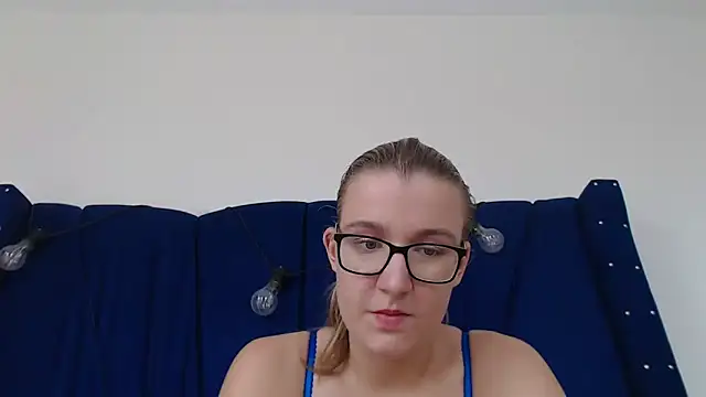 Snapshot of Yennyloves chatting on May 31, 2026, 6:31 pm Yennyloves online show from May 31, 2026, 6:31 pm