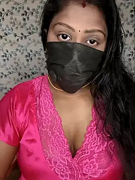 Snapshot of Romantic_Woman chatting on April 14, 2026, 6:36 pm Romantic Woman online show from April 14, 2026, 6:36 pm